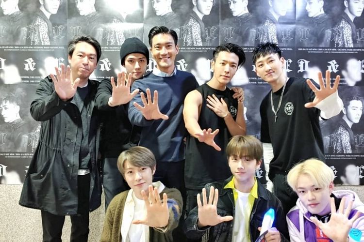 Para artis SM Entertainment menghadiri The D&E Concert di Seoul, Sabtu (13/4/2019).