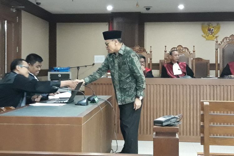 Anggota Komisi XI DPR dari Fraksi Partai Demokrat Amin Santono dituntut 10 tahun penjara oleh jaksa Komisi Pemberantasan Korupsi (KPK) di Pengadilan Tipikor Jakarta, Senin (28/1/2019).