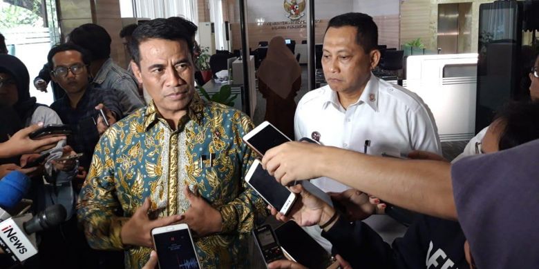 Menteri Pertanian Amran Sulaiman dan Direktur Utama Bulog Budi Waseso di kantor Kementerian Koordinator Bidang Perekonominaan (Kemenko Perekonomian) Jakarta, Selasa (22/1/2019).