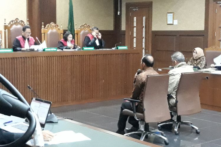 Direktur Pengadaan Strategis 2 PT PLN Persero Supangkat Iwan Santoso bersaksi di Pengadilan Tipikor Jakarta, Selasa (11/12/2018).