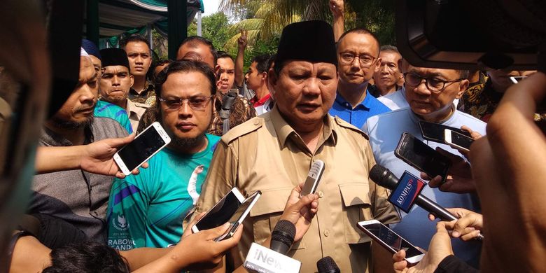 Calon presiden Prabowo Subianto dalam deklarasi Relawan Rhoma for PAS di Kantor Soneta Group, Depok, Minggu (28/10/2018).