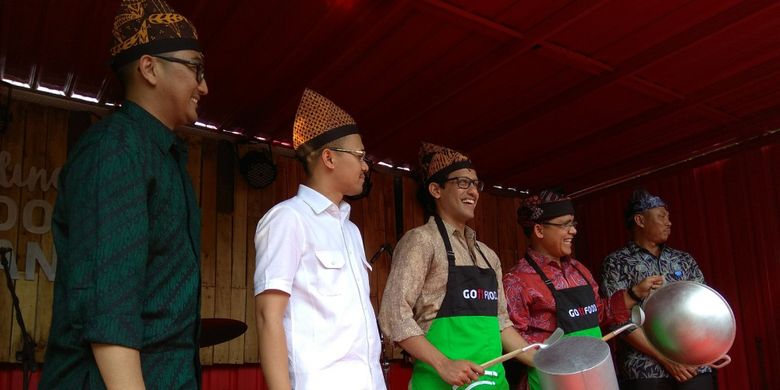 Pembukaan Pesta Kuliner Go-Food yang dihadiri Bupati Banyuwangi Abdullah Azwar Anas dan CEO Go-Jek Nadiem Makarim di Banyuwangi, Jawa Timur, Jumat (15/12/2017).