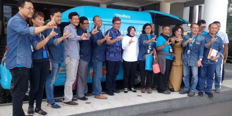Mobil Pustaka #AkuBaca secara resmi diluncurkan untuk masyarakat Kota Surabaya hasil kerjasama antara Kompas Gramedia dengan Pemkot Surabaya(28/5/2018).