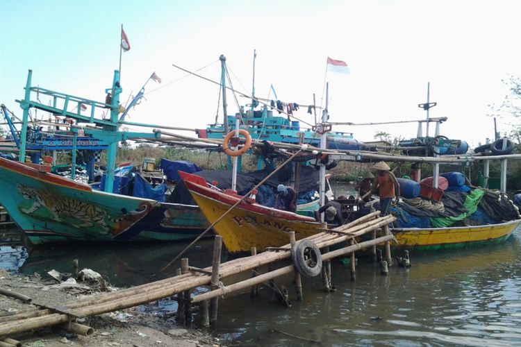 Nelayan saat pulang dari melaut.