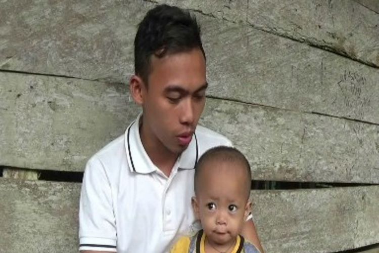 Kisah Muhammad Izhak (22 tahun) terpaksa mengorbankan kuliahnya di ITB Bandung demi mengurus masa depan 9 adiknya setelah ayah dan ibunya meninggal dua dalam waktu setahun terakhir