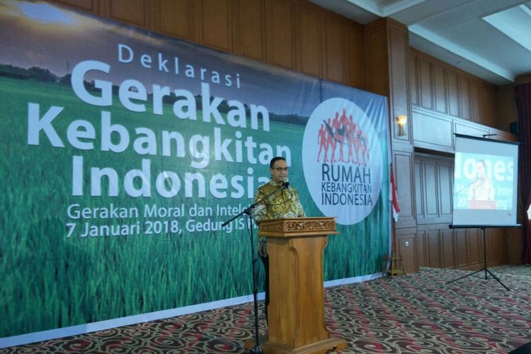 Gubernur DKI Jakarta Anies Baswedan memberi sambutan dalam deklarasi Gerakan Kebangkita Indonesia di Is Plaza, Jalan Pramuka Raya, Minggu (7/1/2018). 