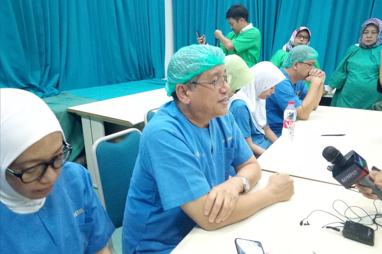 Tim Dokter Bedah RSHS Bandung tengah menggelar konferensi pers pasca operasi Arya bocah obesitas asal Karawang.