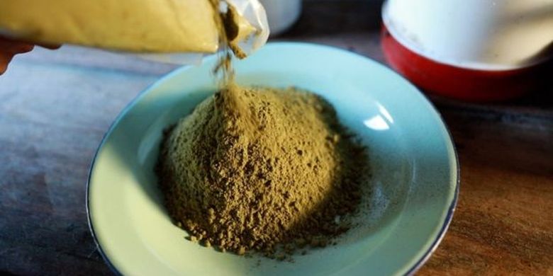 Bubuk kratom jauh lebih kuat dibanding teh kratom karena hasil purifikasi. 