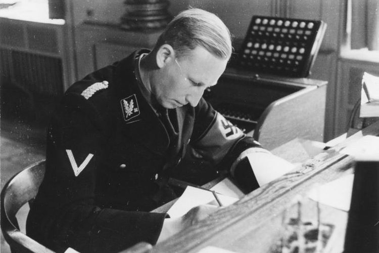 Perwira SS Reinhard Heydrich, pelaksana solusi akhir untuk memusnahkan bangsa Yahudi di Eropa.