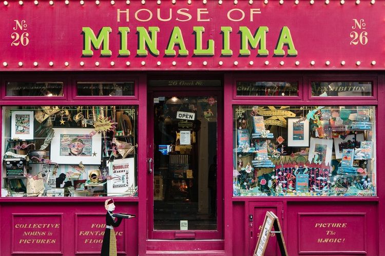 House of MinaLima, studio desain yang merancang visual properti di film Harry Potter dan Fantastic Beasts.