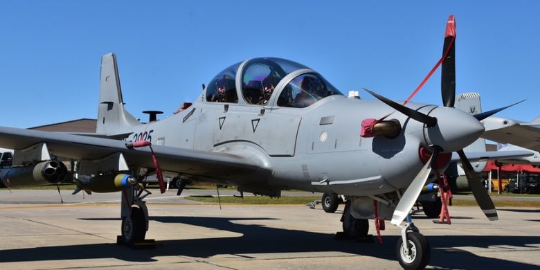 Pesawat tempur ringan Super Tucano A-29 buatan perusahaan produsen pesawat Embraer.