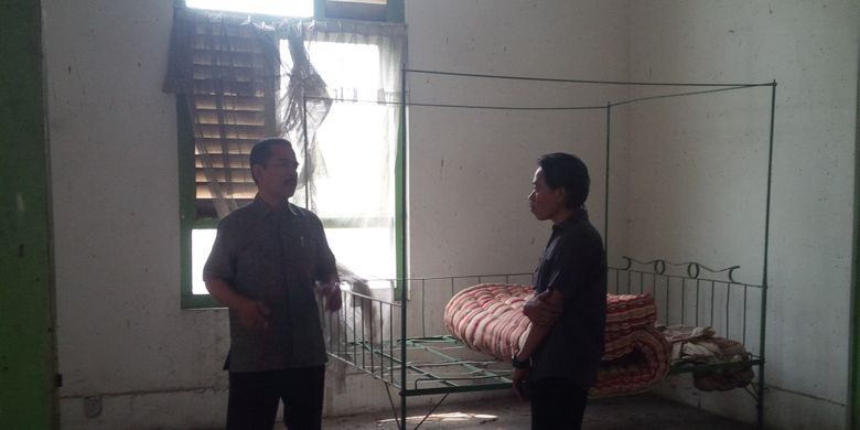 kamar di gedung papak yang dipakai tentara jepang melmuaskan hasrat seksual dengan gadis pribumi
