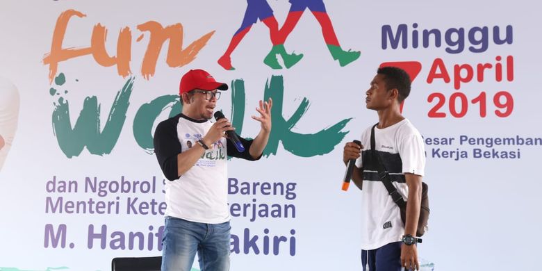 Menteri Ketenagakerjaan (Menaker) M Hanif Dhakiri dalam acara Fun Walk Skill For Future di BBPLK Bekasi pada Minggu (7/4/2019).
