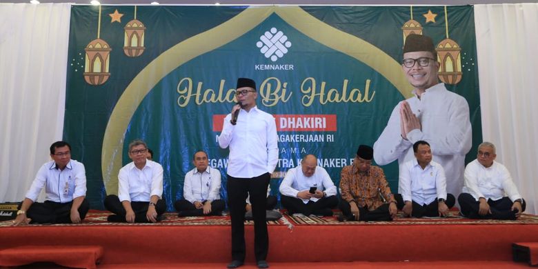 Menteri Ketenagakerjaan M Hanif Dhakiri saat halalbihalal dengan pegawai Kemnaker di Jakarta, Senin (10/6/2019).