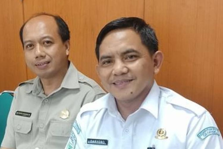 Daryono berfoto bersama dengan Sutopo Purwo Nugroho