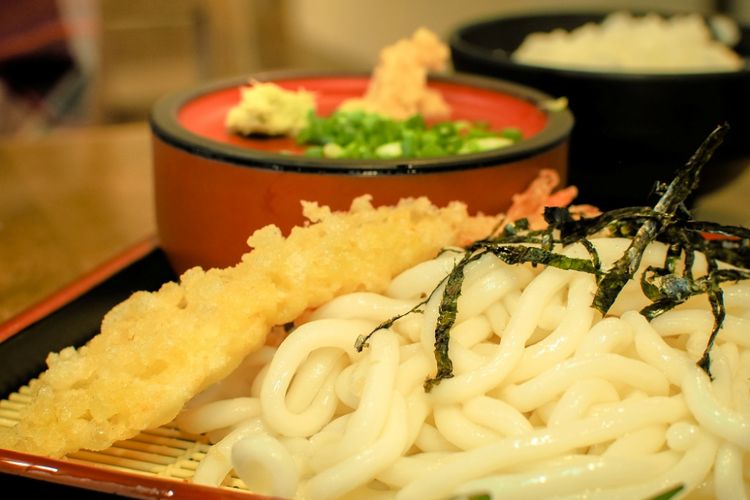 Udon dengan tempura udang