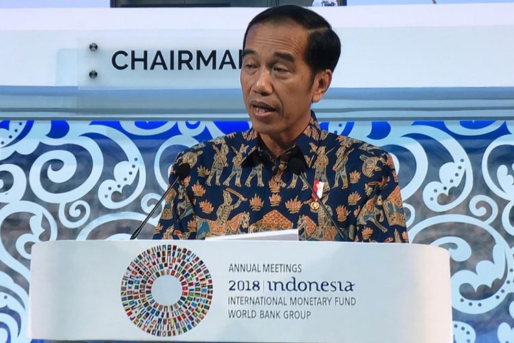 Presiden Joko Widodo saat membuka Rapat Pleno Pertemuan Tahunan IMF-Bank Dunia 2018 di Bali Nusa Dua Convention Center (BNDCC) di Nusa Dua, Bali, Jumat (12/10/2018).