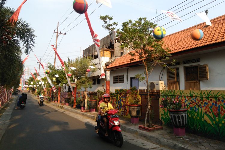 Hiasan memperingati HUT RI ke-73 terlihat lebih elok dengan paduan tema Asian Games 2018.