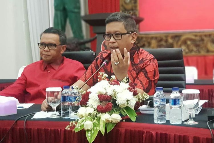 Hasto Kristiyanto memberikan paparan dalam diskusi di DPP PDI-P, Senin (5/8/2019). 