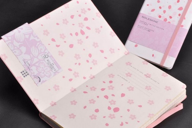 notes MOLESKINE edisi terbatas berdesain sakura