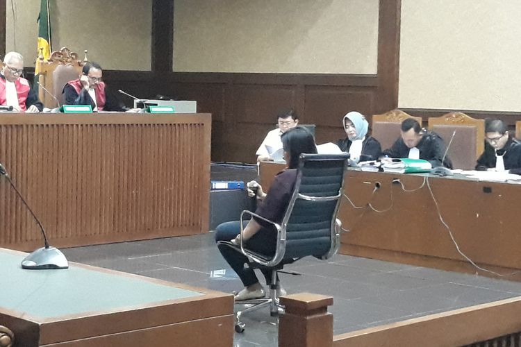 Duty Executive PT Indonesia AirAsia Yulia Shintawati bersaksi di Pengadilan Tipikor Jakarta, Kamis (20/12/2018).