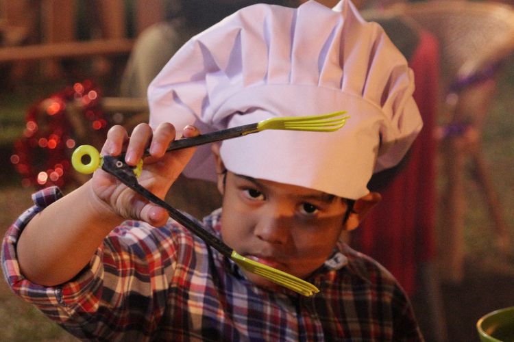 Artis cilik Muhammad Adhiyat dalam film Koki-koki Cilik 2.