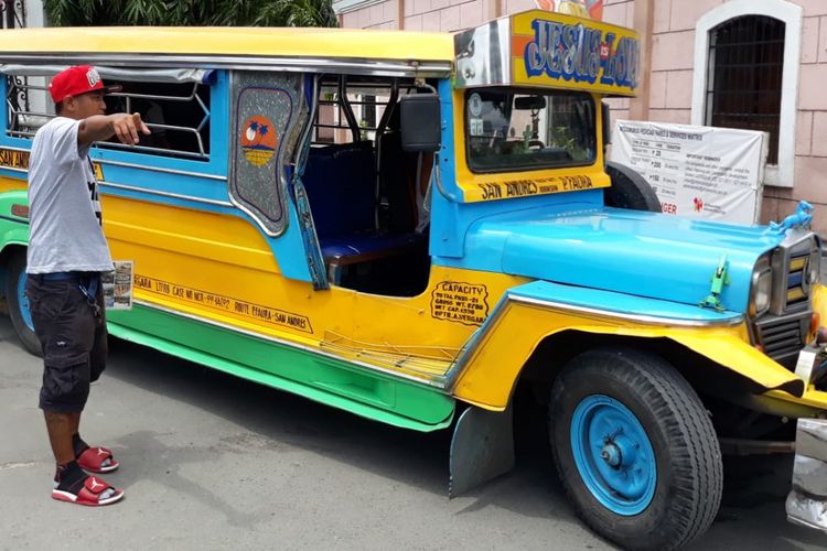 Jeepney, alat transportasi yang menjadi ikon Negara Filipina.