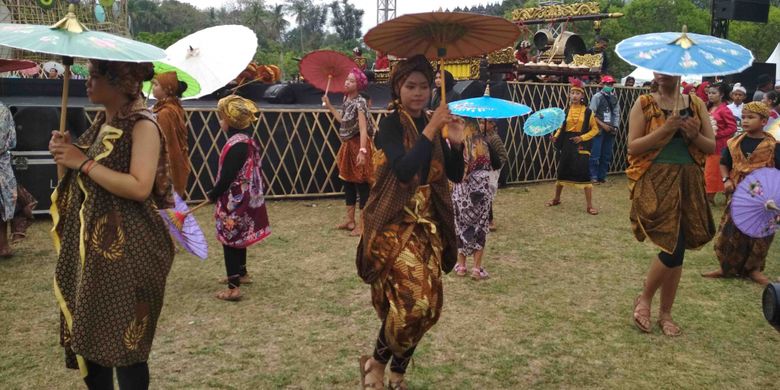 Festival Payung Indonesia ke-5 di Tamana Lumbini Candi Borobudur, Magelang, Jawa Tengah, 7-9 September 2018.