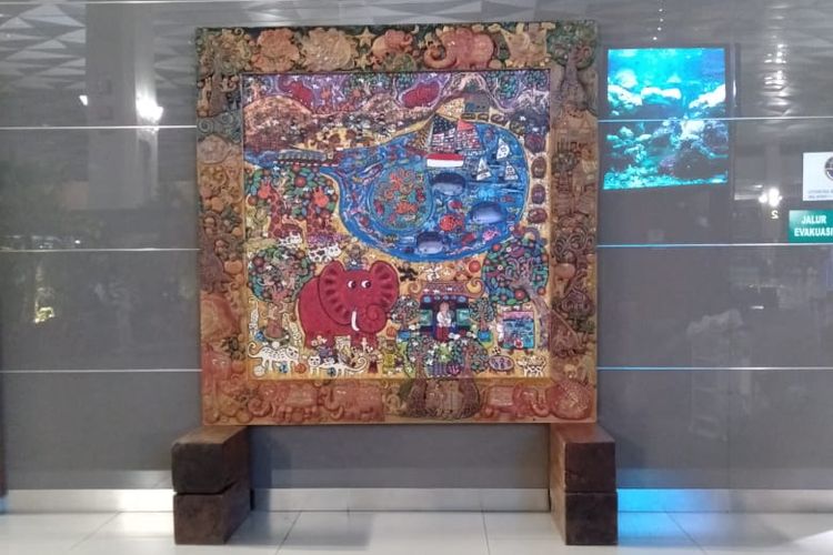 Erica Hestu Wahyuni menampilkan tiga lukisan karyanya di Terminal 3 Bandara Soetta. Ketiga lukisan tersebut yaitu Ganica the Red Elephant, Valley of The Walfare of The Universe dan Valley of Hope.  