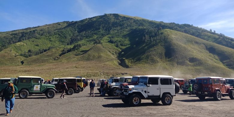 Bukit Teletubbies di kawasan Gunung Bromo Tengger, Jawa Timur, Minggu (22/4/2018).