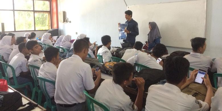 Sejak peresmian oleh Kemendikbud, Aku Pintar telah melakukan sosialisasi ke berbagai sekolah di berbagai daerah diantaranya : Jabodetabek, Bandung, Semarang, Surabaya, Bali, Medan, Padang, Palu dan beberapa daerah lainnya.