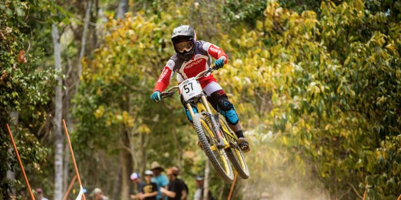 Khoiful Mukhib saat pertandingan final cabang olahraga sepeda balap downhill Asian Games 2018, di Khe Bun Hill, Subang, Jawa Barat, Senin (20/8/2018). 