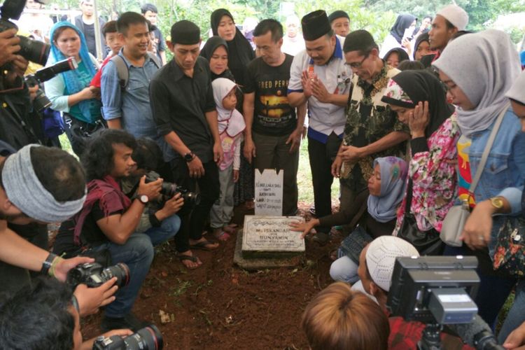 Artis senior Laila Sari dimakamkan di TPU Karet Bivak, Tanah Abang, Jakarta Pusat, Selasa (21/11/2017).