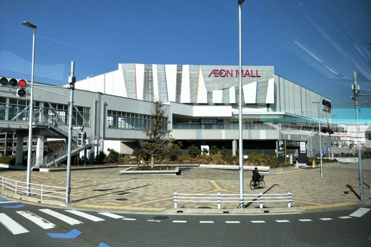 AEON Mall Makuhari Sintoshin di Chiba, Jepang. 