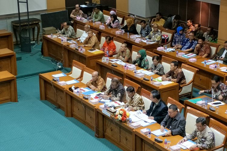 Menteri Sosial Idrus Marham dalam rapat kerja dengan Komisi VIII di gedung Nusantara II, Kompleks Parlemen, Jakarta, Selasa (30/1/2018).