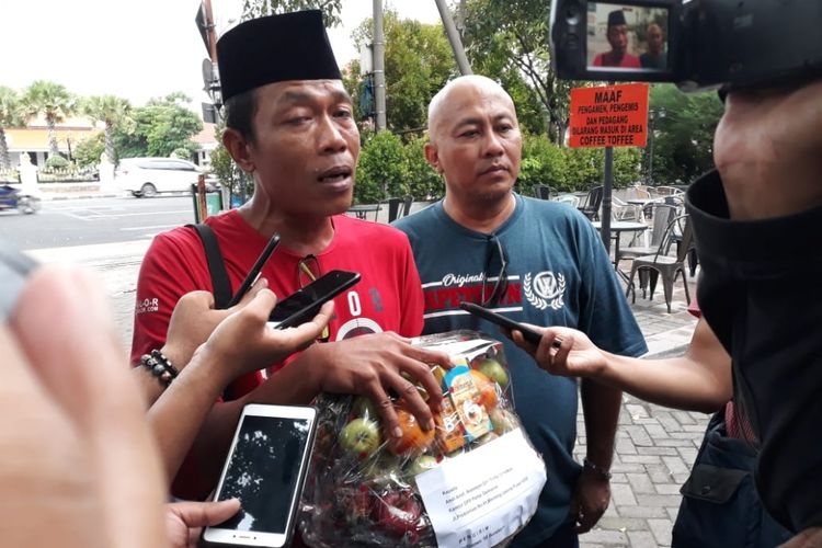 Paket khusus untuk Andi Arief dikirim melalui kantor pos Surabaya Jalan Gubernur Suryo, Kamis (3/1/2019)