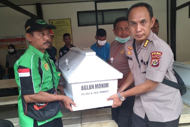 Jenazah korban bencana banjir bandang di Sentani, Kabupaten Jayapura, Papua, yang telah berhasil diidentifikasi akan diserahkan kepada pihak keluarga, Minggu (17/3/2019).