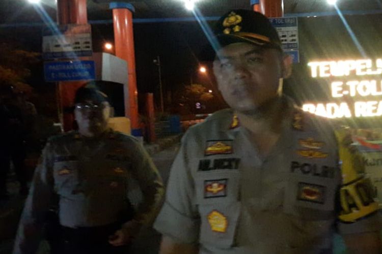 Kepala Polres Bogor Ajun Komisaris Besar AM Dicky saat meninjau Gerbang Tol Gunung Putri, Kabupaten Bogor, Jawa Barat, Selasa (21/5/2019).