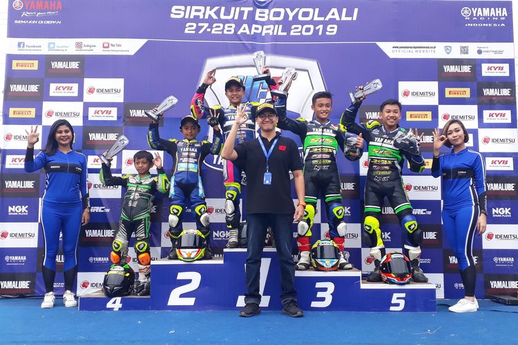 Podium kelas YCR 3 Yamaha Cup Race 2019 di Sirkuit Gokart Boyolali, Jawa Tengah