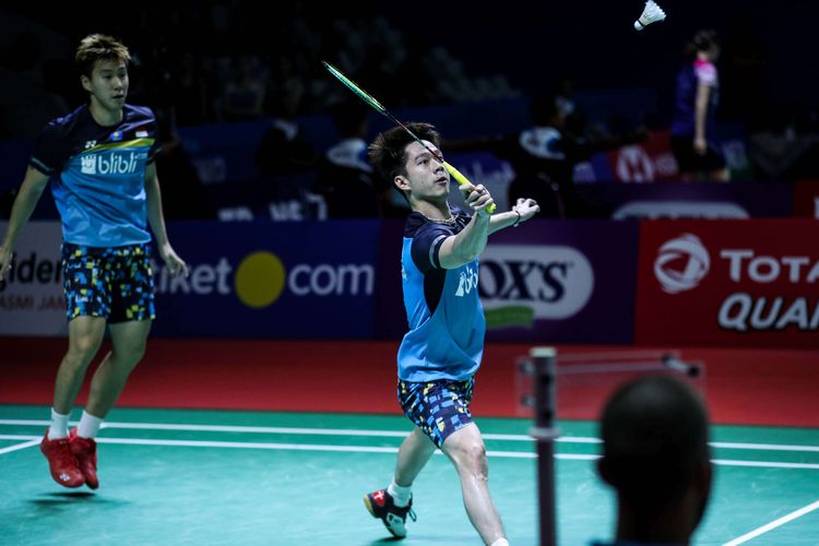 Pasangan ganda putra Indonesia, Marcus Gideon dan Kevin Sanjaya saat melawan ganda putra China, Ou Xuan Yi/Zhang Nan dalam babak perempat final Blibli Indonesia Open 2019 di Istora Senayan, kompleks GBK, Jakarta, Jumat (19/7/2019). Ganda putra Indonesia, Marcus Gideon dan Kevin Sanjaya menang dengan skor 21-12 21-16.