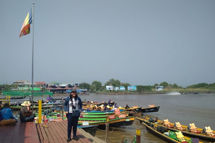 Perahu-perahu bersandar di Danau Inle, Myanmar.