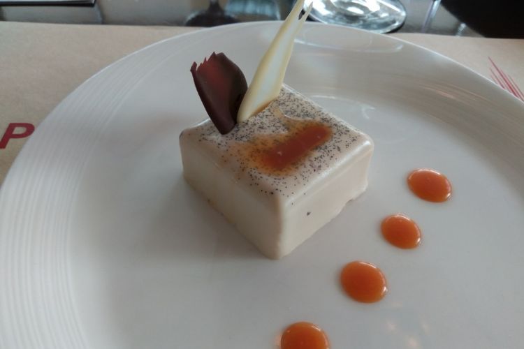 Panna cotta uatan koki michelin bintang satu, Giuseppe Iannotti. 