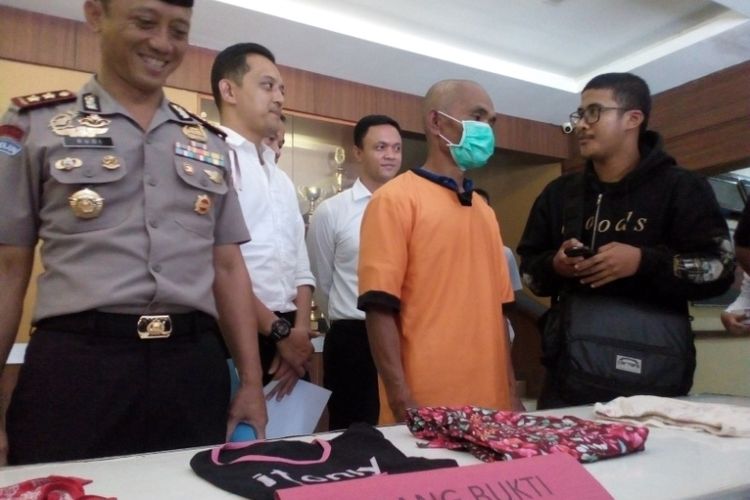 Kapolres Garut AKBP Budi Satria Wiguna saat melakukan ekspose kasus dugaan pencabulan, Rabu (21/3/2018).