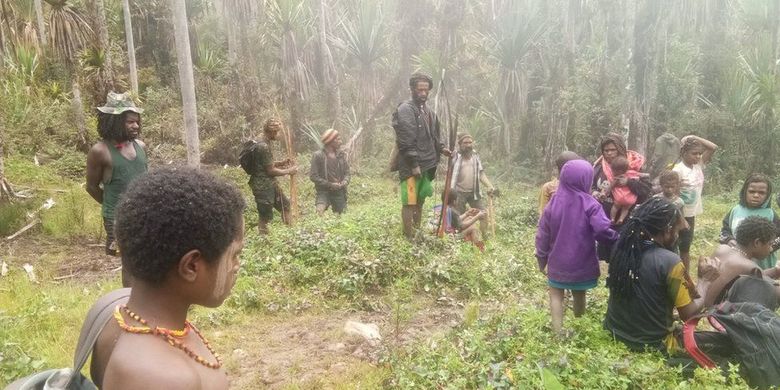 Warga Nduga dalam pelarian di hutan, menghindari kontak senjata antara TNI/Polri dan kelompok bersenjata / Jurnalis Warga Noken 
