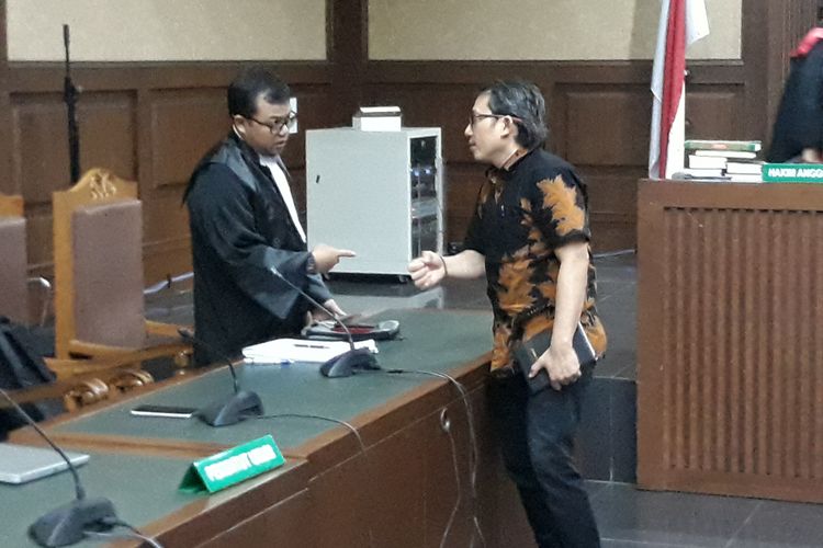 Yaya Purnomo selaku pegawai di Direktorat Jenderal Perimbangan Keuangan Kementerian Keuangan dituntut 9 tahun penjara oleh jaksa Komisi Pemberantasan Korupsi (KPK) di Pengadilan Tipikor Jakarta, Senin (21/1/2019). 