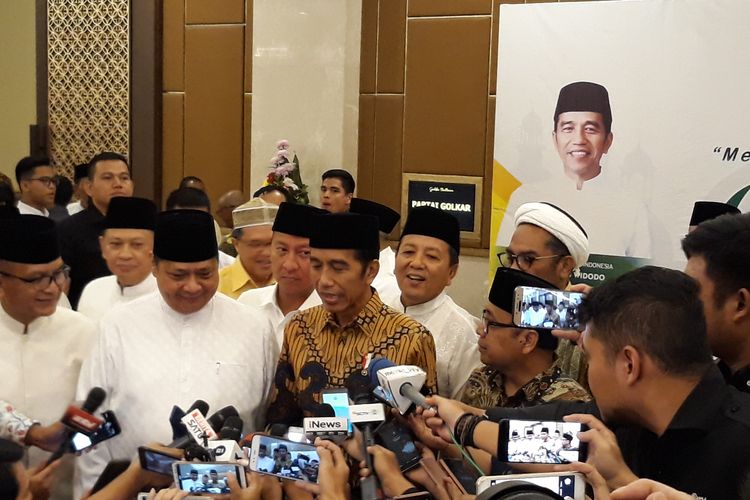 Presiden Joko Widodo seusai menghadiri acara buka puasa bersama Partai Golkar di Hotel Sultan, Jakarta, Minggu (19/5/2019).