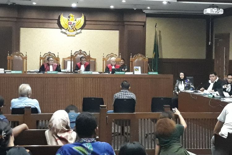 Ajudan Bupati Kukar, Ibrahim, bersaksi di Pengadilan Tipikor Jakarta, Rabu (28/2/2018).