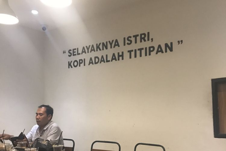 Salah satu tulisan di sudut kedai Kopimana.