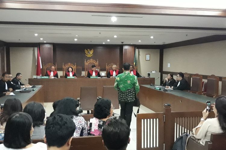 Mantan Manager Merger dan Akuisisi Direktorat Hulu PT Pertamina Persero, Bayu Kristanto divonis 8 tahun penjara oleh majelis hakim pada Pengadilan Tindak Pidana Korupsi Jakarta, Senin (18/3/2019).