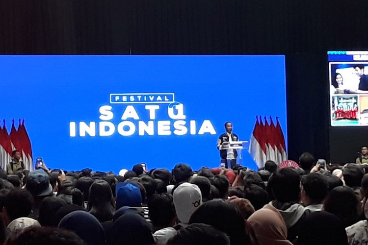 Calon presiden Joko Widodo di Festival Satu Indonesia di Istora Senayan, Jakarta, Minggu (10/3/2019).